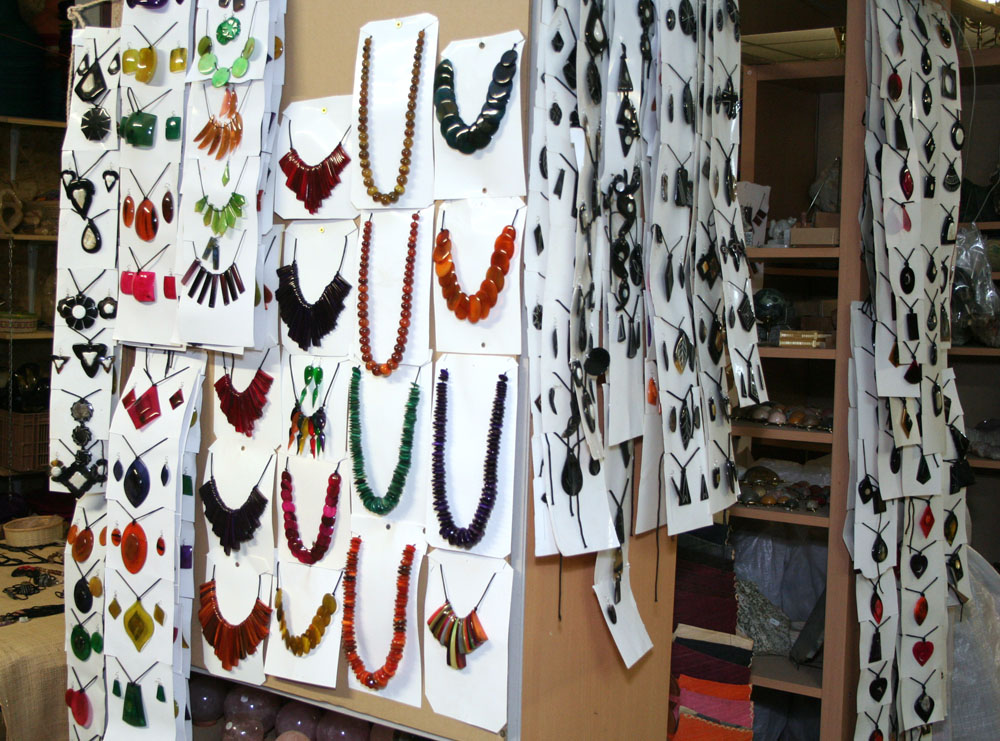 Bijoux artisanaux créés par Francia Razanatsara